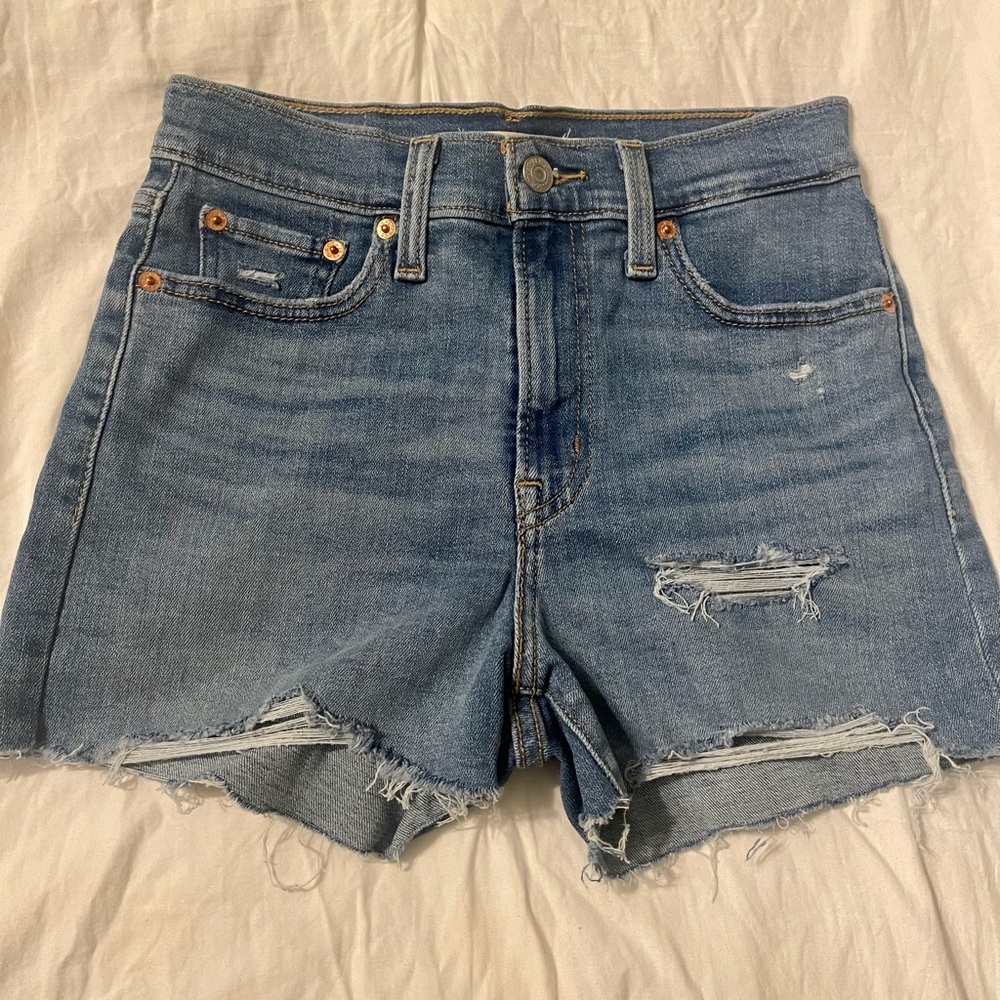 Levi’s High Rise women’s shorts. Size 26.